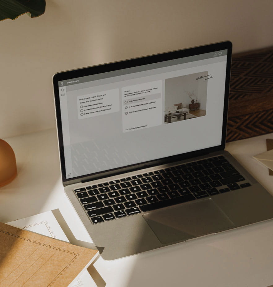 Technische Lösungen auf Laptop – NORDEULE Studio